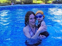 Bonnie_LillyAnne_Swimming